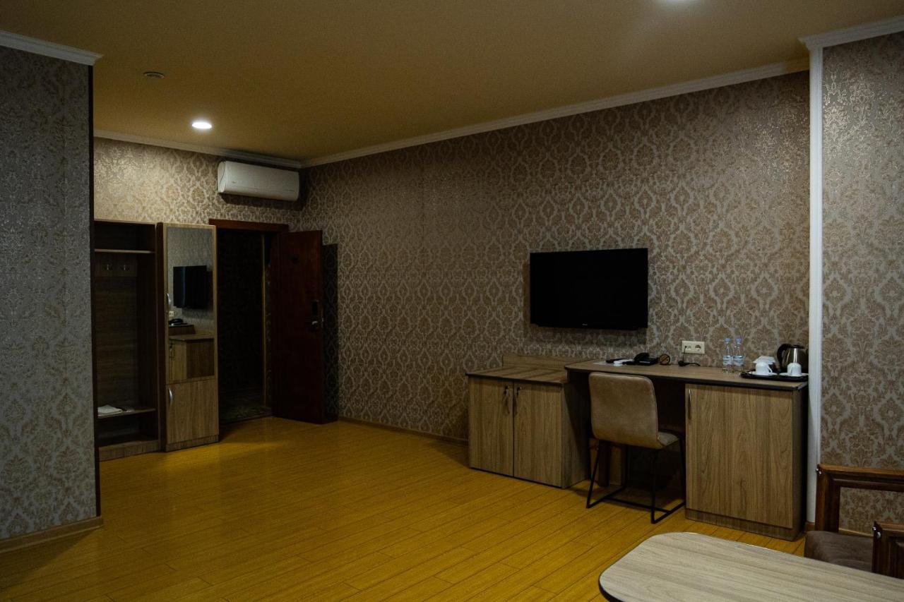 Inga Hotel יירבאן מראה חיצוני תמונה